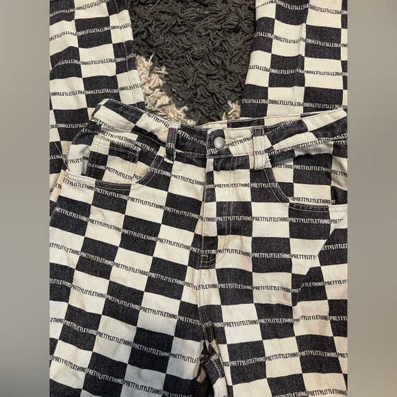 Pretty Little Thing Brown Checkerboard Branded Wide Leg Jeans - Picture 8 of 11